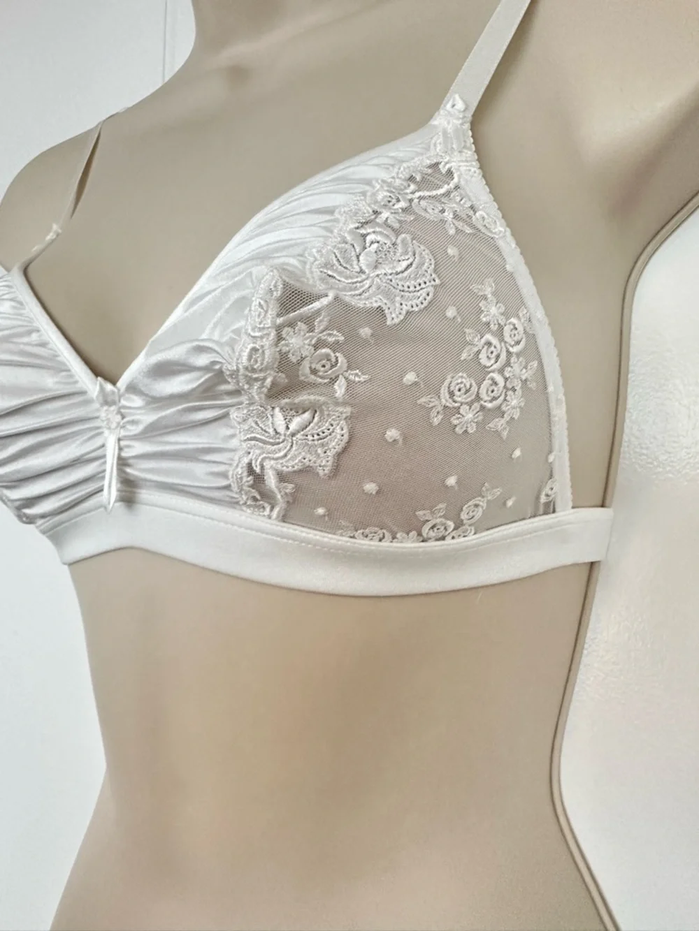 La Perla Collector Elegant White Lace Bralette